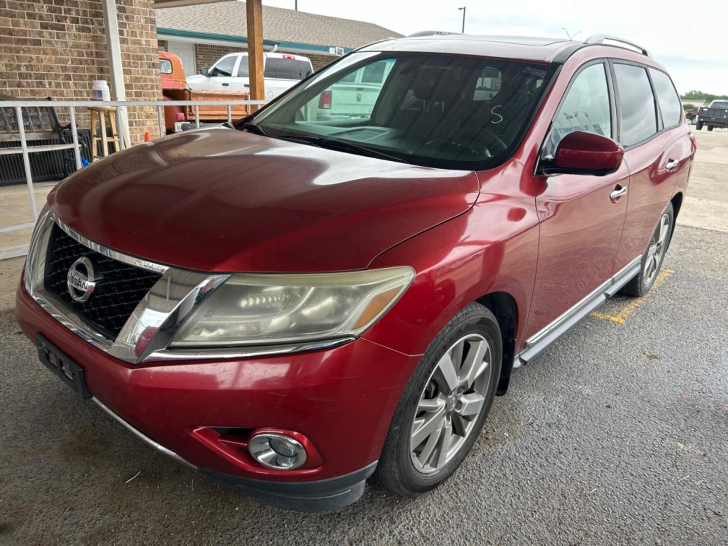 2014 Red Nissan Pathfinder S 2WD (5N1AR2MN4EC) with an 3.5L V6 DOHC 24V engine, Continuously Variable Transmission transmission, located at 1687 Business 35 S, New Braunfels, TX, 78130, (830) 625-7159, 29.655487, -98.051491 - Photo#0